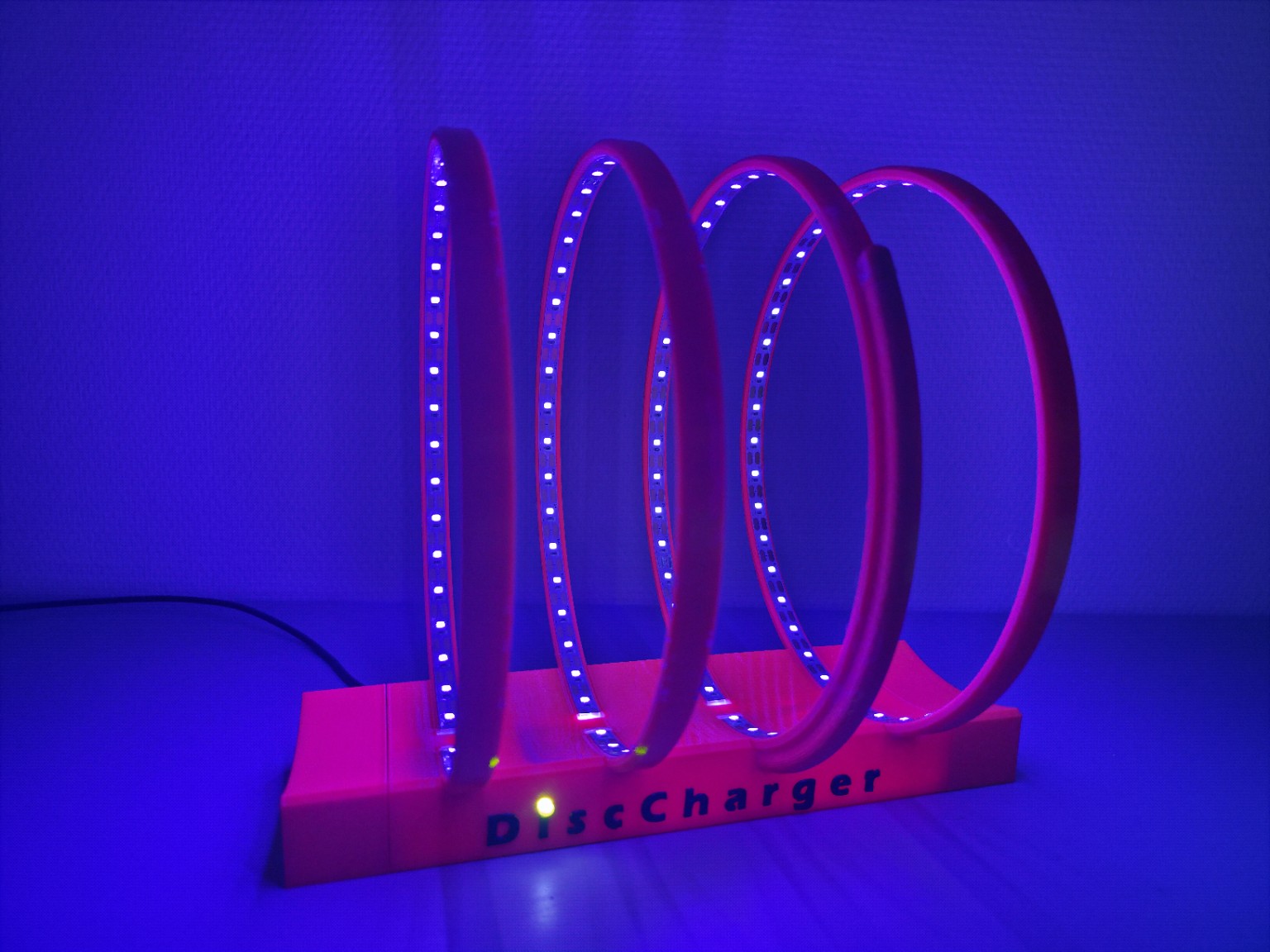 DiscCharger – UV-lading av glow discs til disc golf